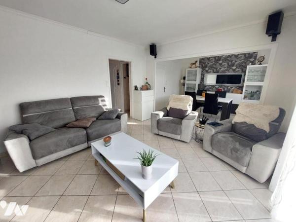  A VENDRE - PAVILLON - COSSE LE VIVIEN 