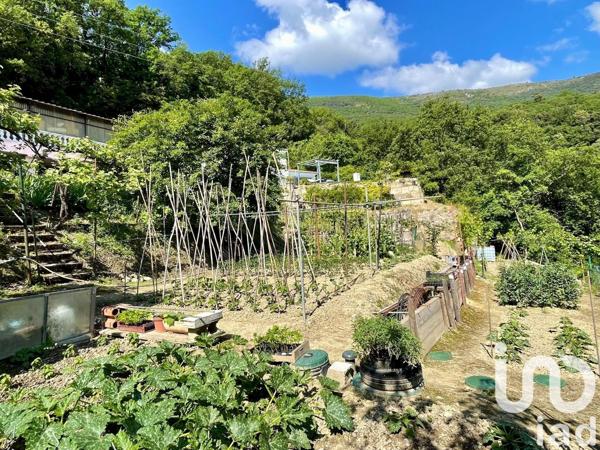 Appartement 4 pièces de 131 m² à Gattières (06510)