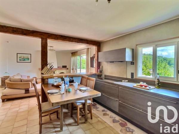 Appartement 4 pièces de 131 m² à Gattières (06510)