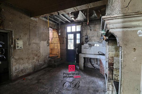 Maison à rénover en pierre - terrain 292 m² - garage - Arles Trinquetaille