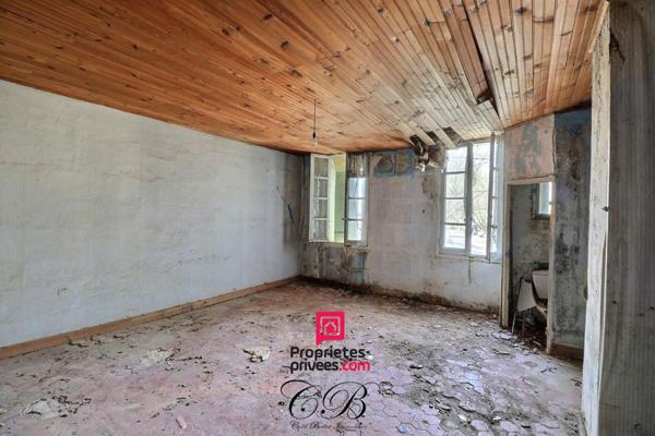 Maison à rénover en pierre - terrain 292 m² - garage - Arles Trinquetaille