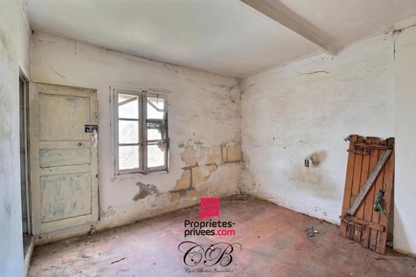 Maison à rénover en pierre - terrain 292 m² - garage - Arles Trinquetaille