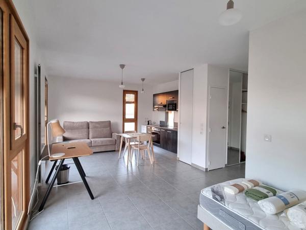 LOCATION 69001 LYON CROIX ROUSSE - APPARTEMENT T1 D'EXCEPTION - MEUBLE - PROCHE TRANSPORTS ET COMMERCES