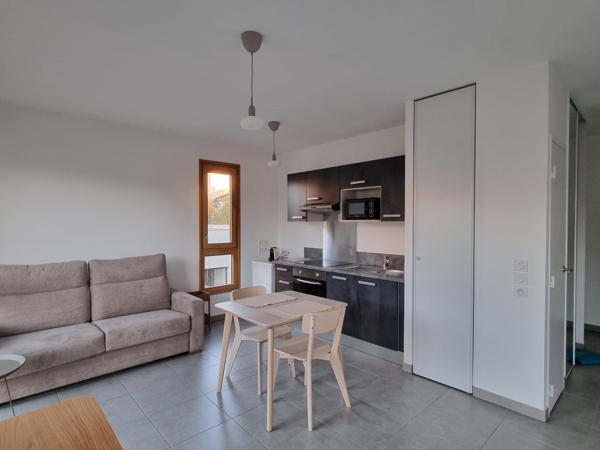 LOCATION 69001 LYON CROIX ROUSSE - APPARTEMENT T1 D'EXCEPTION - MEUBLE - PROCHE TRANSPORTS ET COMMERCES