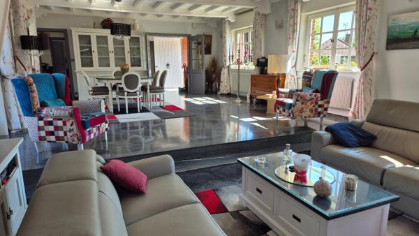 Propriété 330m2 avec piscine intérieure sur 3790m2