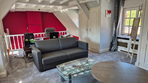 Propriété 330m2 avec piscine intérieure sur 3790m2