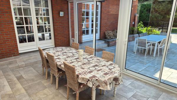 Propriété 330m2 avec piscine intérieure sur 3790m2