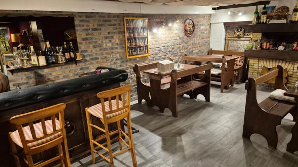 Propriété 330m2 avec piscine intérieure sur 3790m2