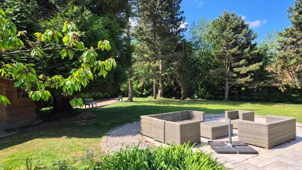 Propriété 330m2 avec piscine intérieure sur 3790m2