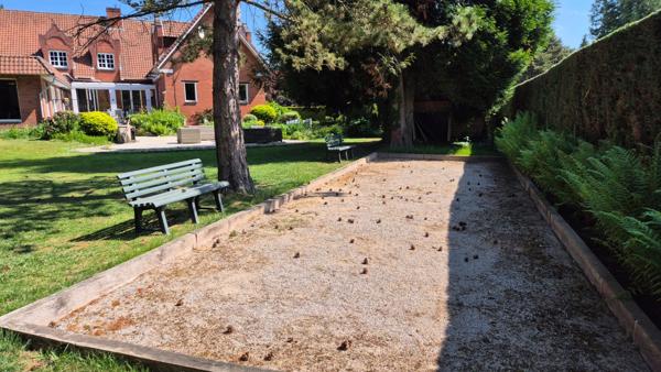 Propriété 330m2 avec piscine intérieure sur 3790m2