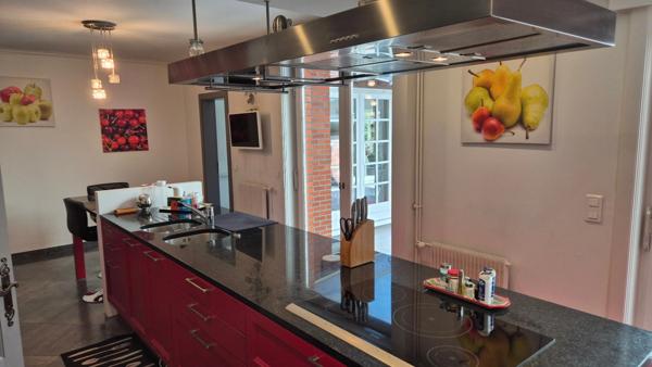 Propriété 330m2 avec piscine intérieure sur 3790m2