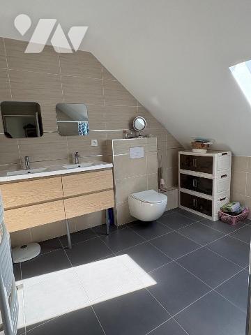 Sur les hauteurs d'Etaples, non loin des commerces.
Venez découvrir cette jolie maison sur sou...