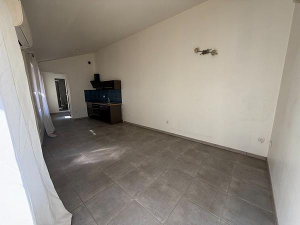 Vous cherchez à louer un appartement indépendant type petite maison T2 de 33 m² à Courthézon ? Courthezon