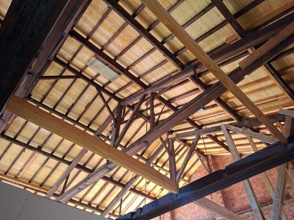 Ensemble de box de stockage et d’un local commercial