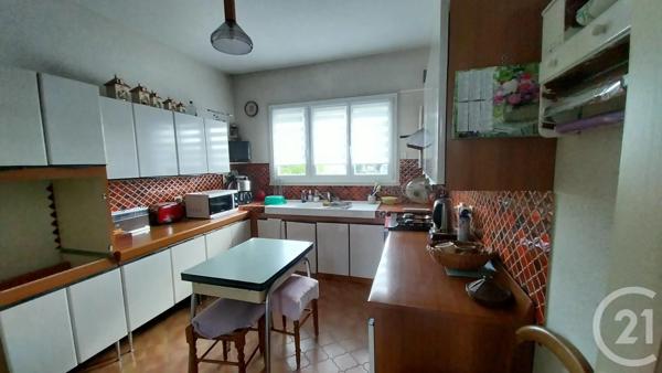 Maison à vendre  8 pièces - 200 m 2   MONTMERLE SUR SAONE  - 01