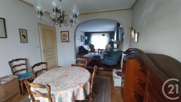Maison à vendre  8 pièces - 200 m 2   MONTMERLE SUR SAONE  - 01