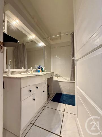 Appartement T3 à vendre  3 pièces - 72,80 m 2   VALENCE  - 26