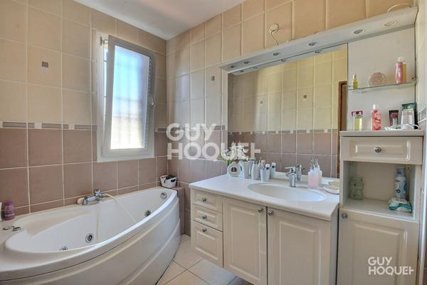 À VENDRE, Maison familiale de 203 m² avec studio indépendant, Terrain de 817 m², Bron (69500)