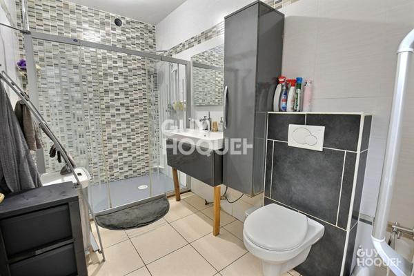 À VENDRE, Maison familiale de 203 m² avec studio indépendant, Terrain de 817 m², Bron (69500)