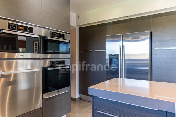 Propriété contemporaine de 228 m² sur un terrain clos de 2989m² avec piscine à 10 minutes de Saumur et 40 m' d'Angers