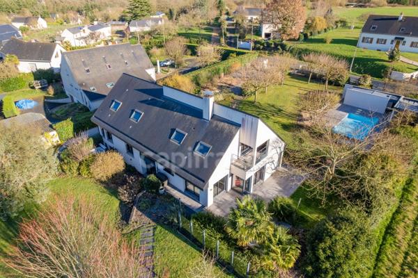 Propriété contemporaine de 228 m² sur un terrain clos de 2989m² avec piscine à 10 minutes de Saumur et 40 m' d'Angers