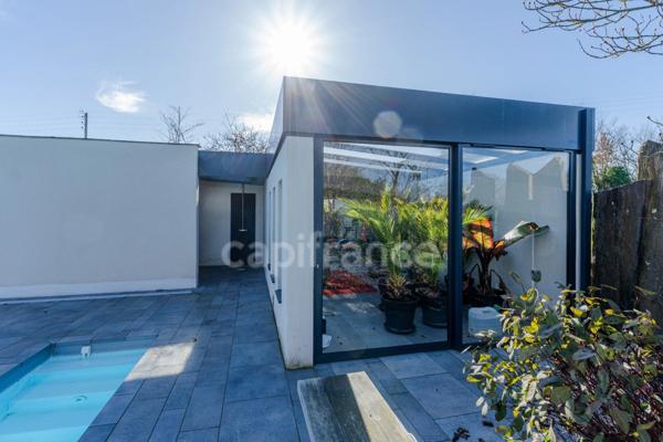 Propriété contemporaine de 228 m² sur un terrain clos de 2989m² avec piscine à 10 minutes de Saumur et 40 m' d'Angers