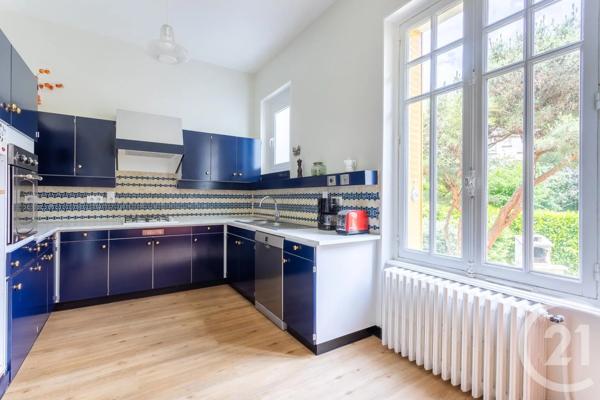 Maison à vendre  7 pièces - 188 m 2   CHATEL GUYON  - 63
