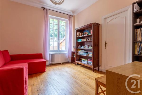 Maison à vendre  7 pièces - 188 m 2   CHATEL GUYON  - 63