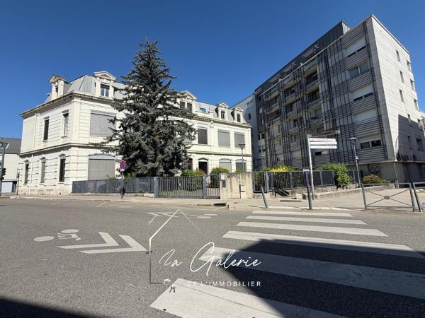 GRAND STUDIO DE 31 m2 DANS UNE RESIDENCE RECENTE DE 2012