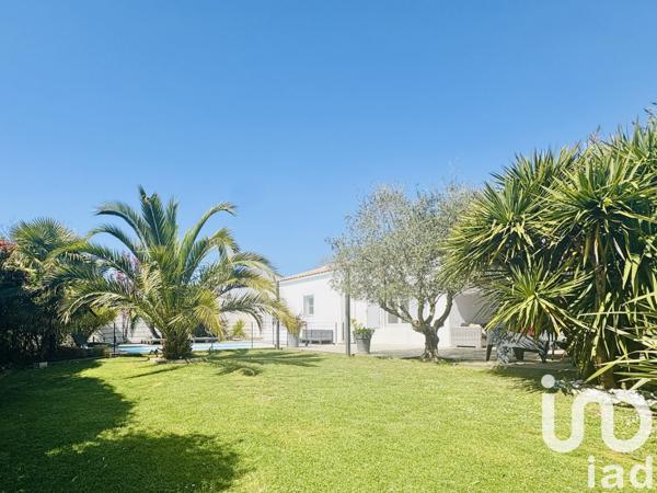 Maison traditionnelle 7 pièces de 240 m² à Mornac-sur-Seudre (17113)