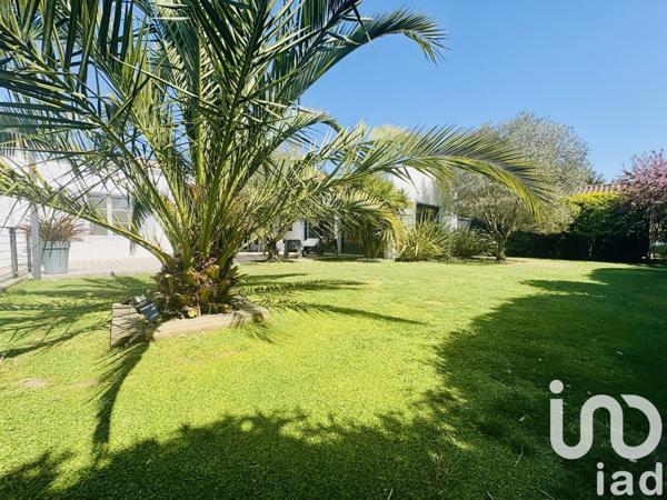 Maison traditionnelle 7 pièces de 240 m² à Mornac-sur-Seudre (17113)