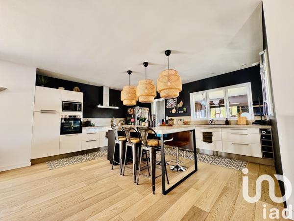 Maison traditionnelle 7 pièces de 240 m² à Mornac-sur-Seudre (17113)