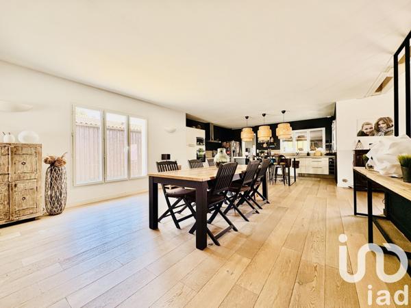 Maison traditionnelle 7 pièces de 240 m² à Mornac-sur-Seudre (17113)