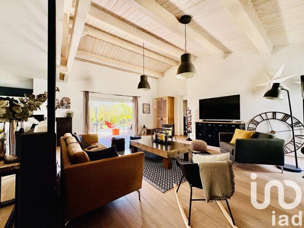 Maison traditionnelle 7 pièces de 240 m² à Mornac-sur-Seudre (17113)