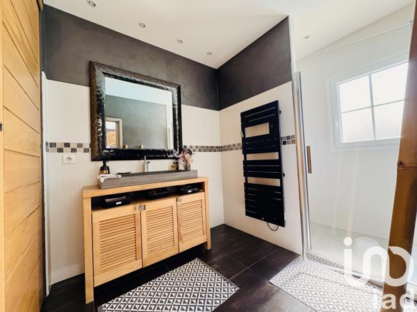 Maison traditionnelle 7 pièces de 240 m² à Mornac-sur-Seudre (17113)