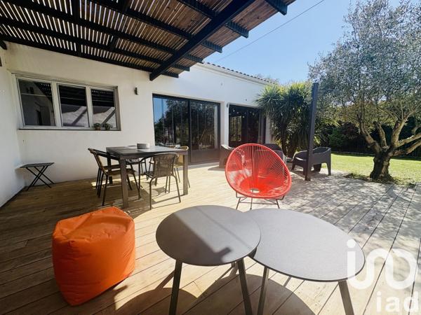 Maison traditionnelle 7 pièces de 240 m² à Mornac-sur-Seudre (17113)