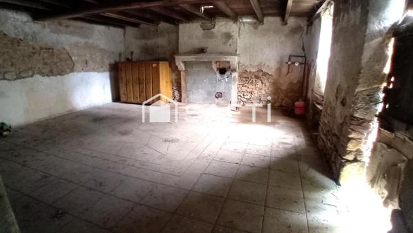 Maison en pierre à rénover totalement
