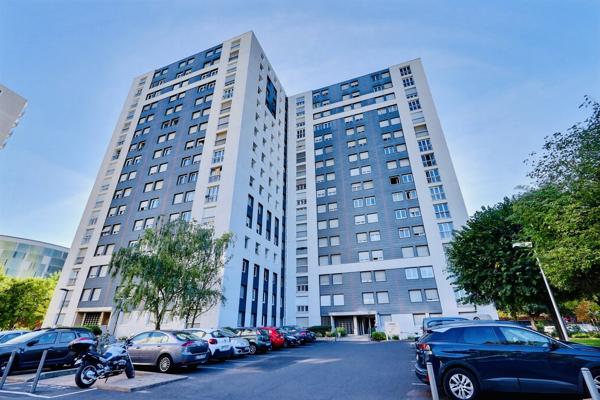 GALAXIE, T3 AVEC VUE DOMINANTE ET DEUX PLACES PRIVATIVES