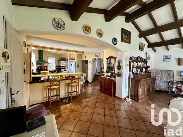 Maison 5 pièces de 137 m² à Pertuis (84120)