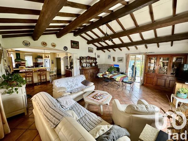 Maison 5 pièces de 137 m² à Pertuis (84120)