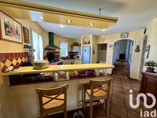 Maison 5 pièces de 137 m² à Pertuis (84120)