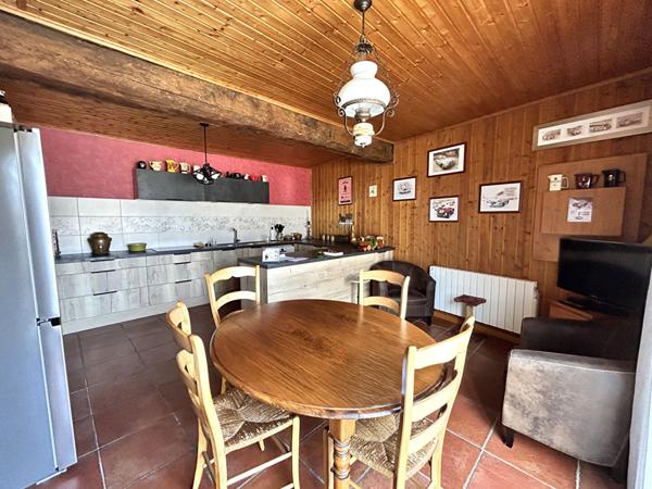 Maison familiale avec piscine à Viré