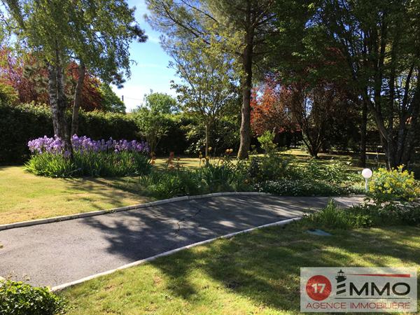 Maison 5 pièce(s) 142 m2 – Piscine – Sous-Sol – Croix Chapeau