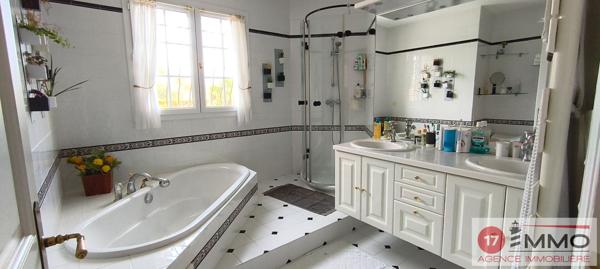 Maison 5 pièce(s) 142 m2 – Piscine – Sous-Sol – Croix Chapeau