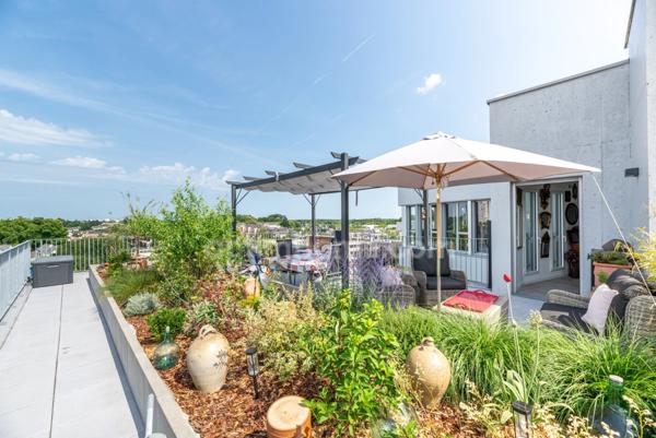 NANTES EST 44300 - NANTES ERDRE - PENTHOUSE D’EXCEPTION - TERRASSE - JARDIN - VUE DEGAGEE - SANS VIS A VIS - 2 PARKING - CAVE - DPE B 2024 - PMR