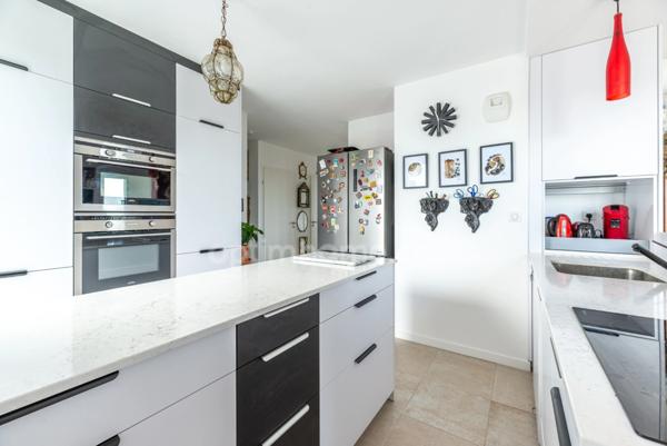 NANTES EST 44300 - NANTES ERDRE - PENTHOUSE D’EXCEPTION - TERRASSE - JARDIN - VUE DEGAGEE - SANS VIS A VIS - 2 PARKING - CAVE - DPE B 2024 - PMR