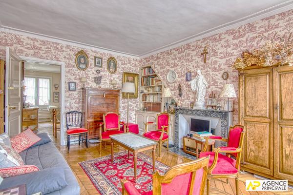 Versailles Notre-Dame Paroisse Appartement 3 pièces 71.32 m² au sol situé au 2ème étage avec cave 545 000 € ** - Référence 26749