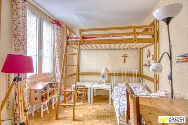 Versailles Notre-Dame Paroisse Appartement 3 pièces 71.32 m² au sol situé au 2ème étage avec cave 545 000 € ** - Référence 26749