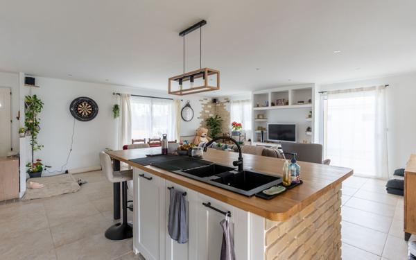 Maison à vendre    4 pièces •  Gastes