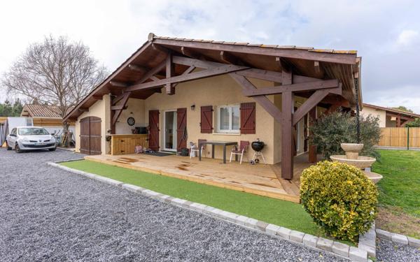 Maison à vendre    4 pièces •  Gastes